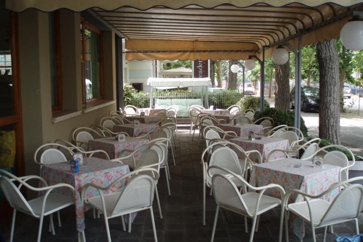 Itálie Rimini hotel Del Vecchio zahrádka Atlantika