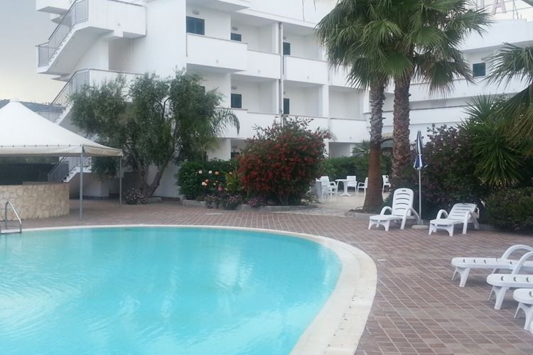 hotel-con-piscina002