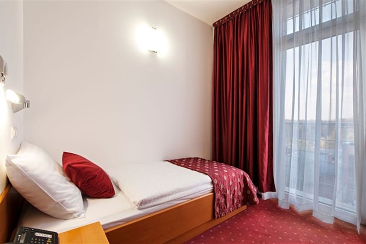 slovinsko_radenci_hotel_izvir_single_room_01