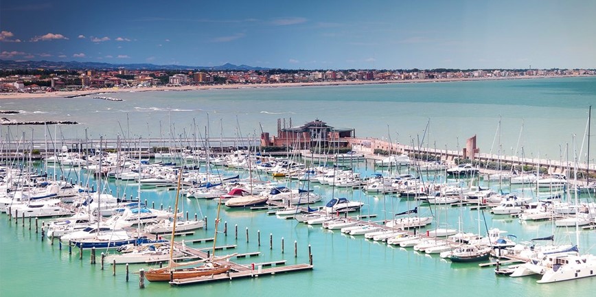 Itálie Rimini přístav Atlantika
