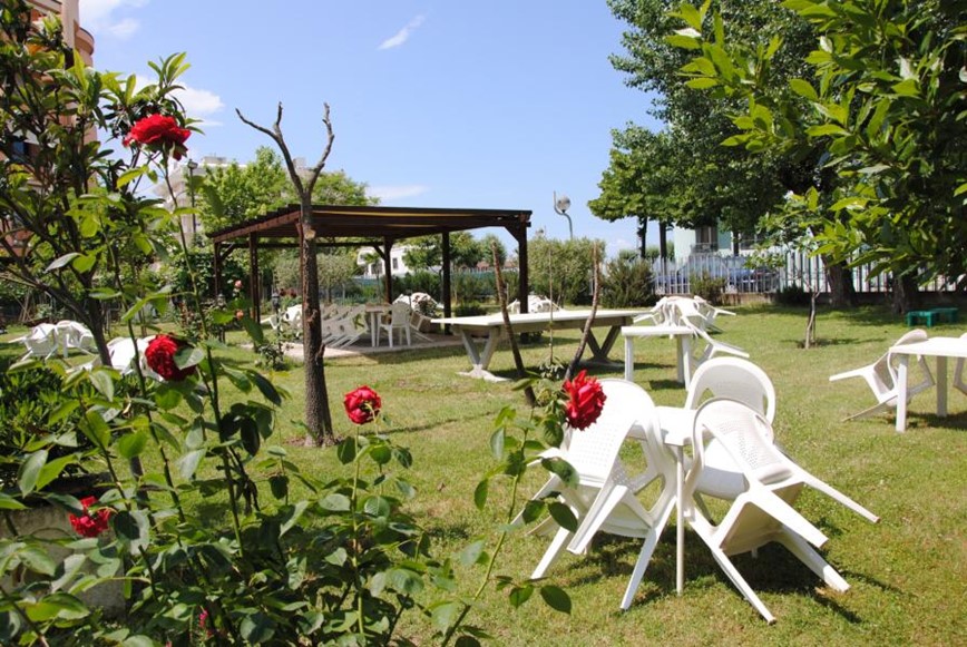 Itálie Rimini zahrada hotel Del Vecchio Atlantika