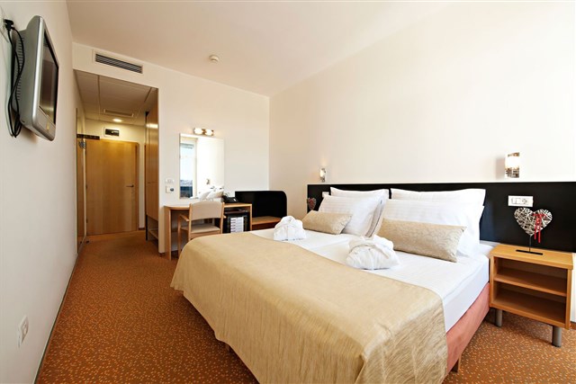 slovinsko_radenci_hotel_radin_double_room_02