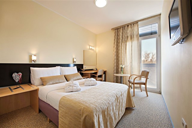 slovinsko_radenci_hotel_radin_economy_double_room_01