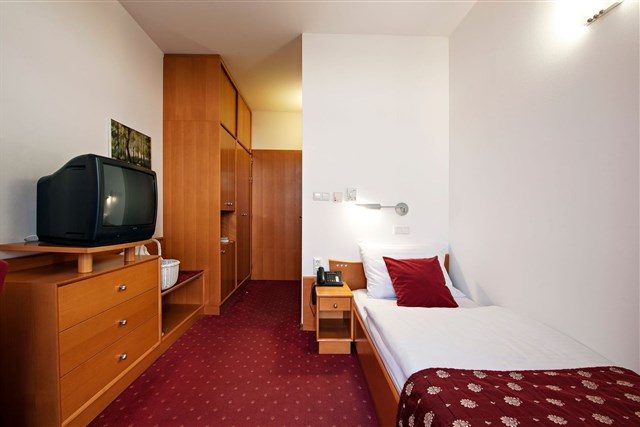 slovinsko_radenci_hotel_izvir_single_room_02